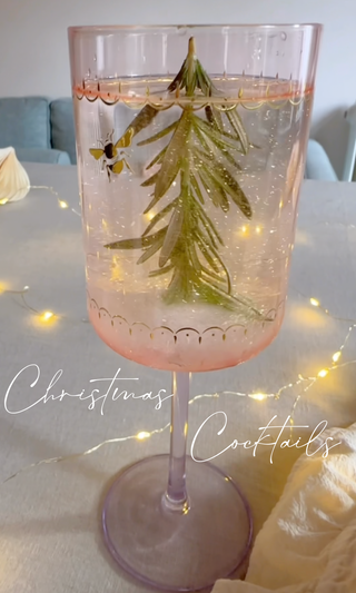 The Perfect Christmas Cocktail For Festive Drinks