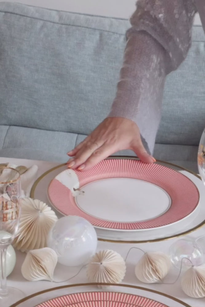 
                
                    Load and play video in Gallery viewer, Yvonne Ellen Xmas Polar Bear Dinner Plate
                
            